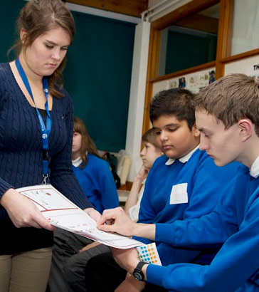 teaching assistant working with
pupils